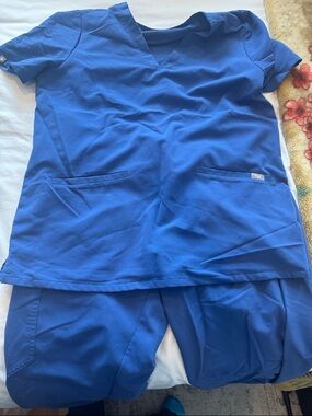 Women’s figs Medical Scrub Set - Royal Blue size large